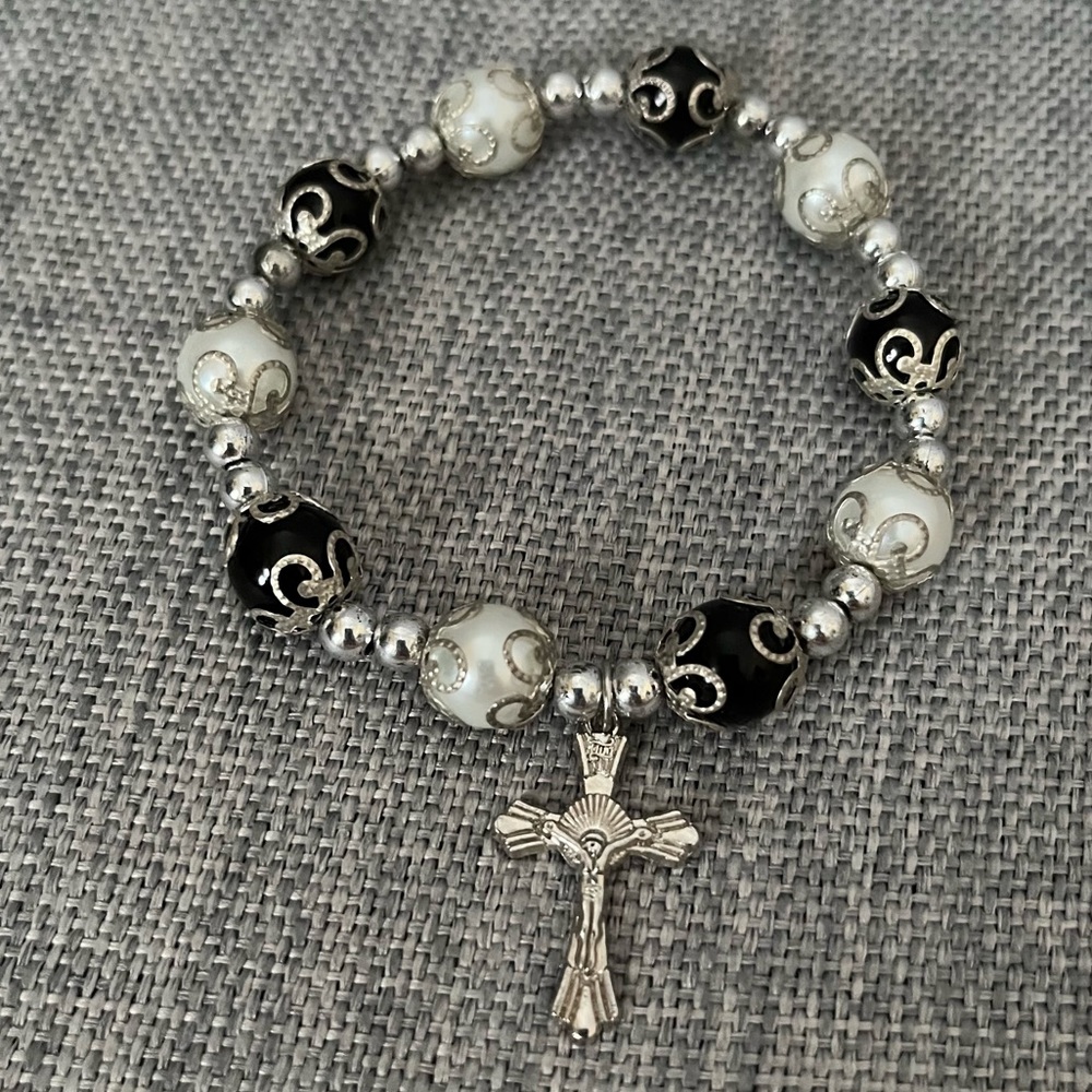 Ladies Black & White Beaded Stretch Rosary Bracelet with Crucifix Prayer Rosary